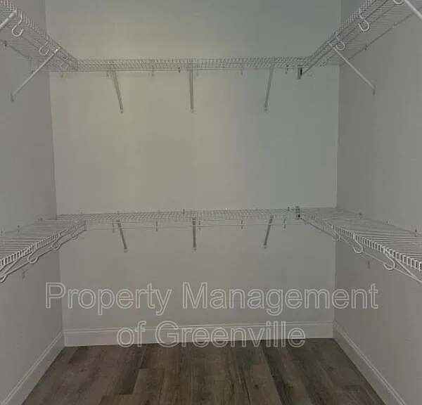 305 Appian Dr — Photo 11