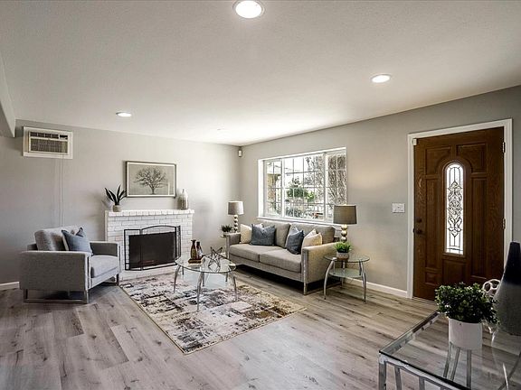 3rd image of 2054 Lanai Ave