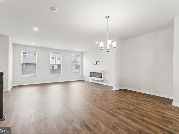 4th image of 2617 Loganberry Dr
