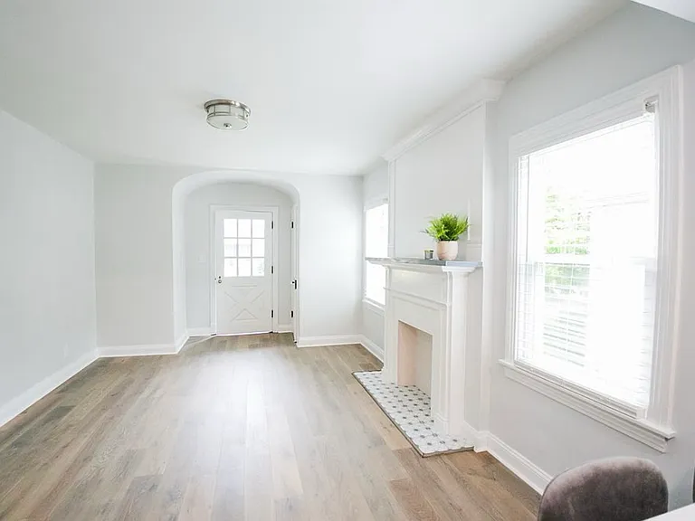 202 Iola Rd — Photo 3