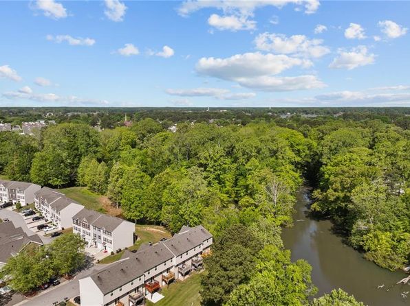 604 Lakeview Cv, Smithfield, VA 23430