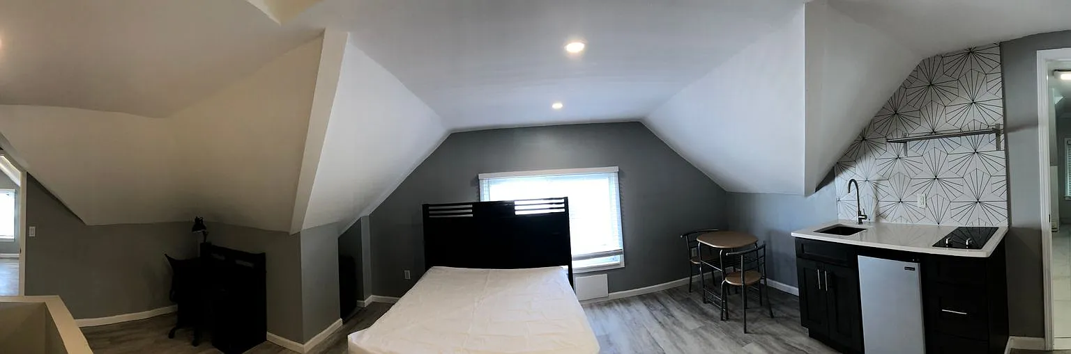 324-326 Mt Hope Ave — Photo 1