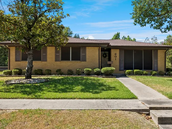 601 Line Dr, Gainesville, TX 76240