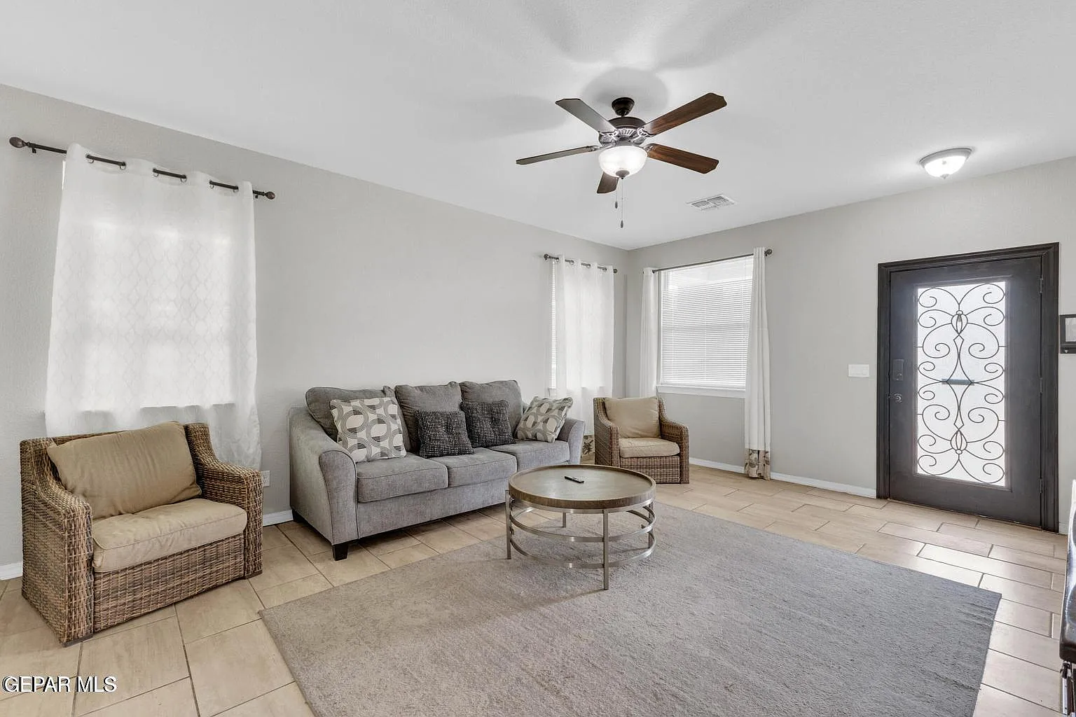 4 bed, 2.5 bath, 2260 sqft, $2,800 — Photo 4