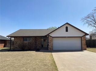 302 Mary Dr, Elk City, OK 73644