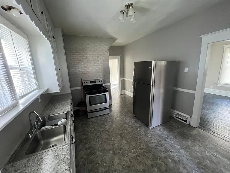 512 Phelps St — Photo 9