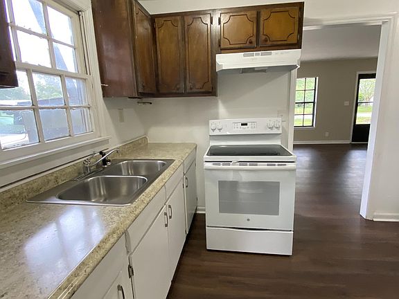 4th image of 2904 Charlene Dr