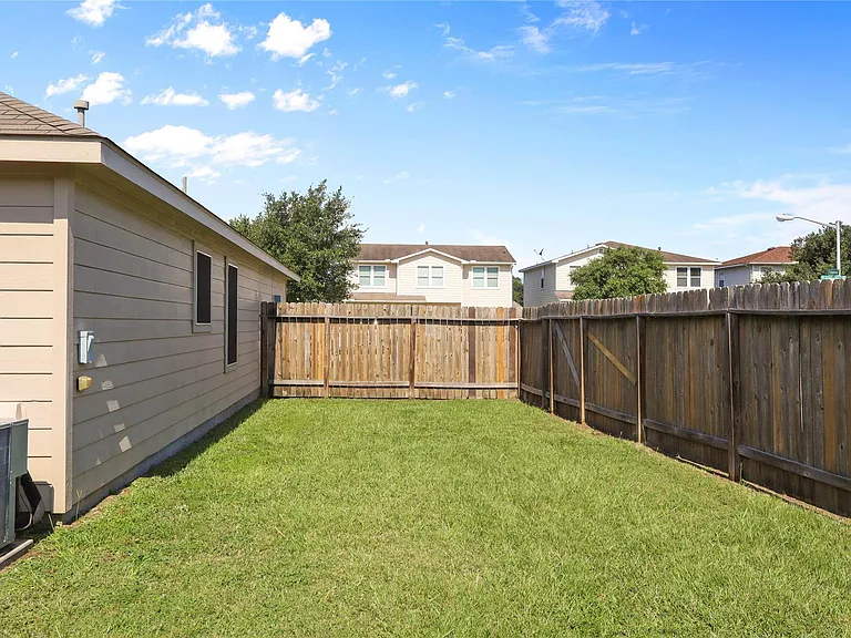 317 Falling Pine Dr — Photo 20