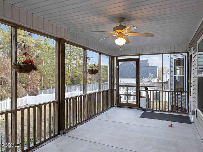 711 Shearwater Ln — Photo 3