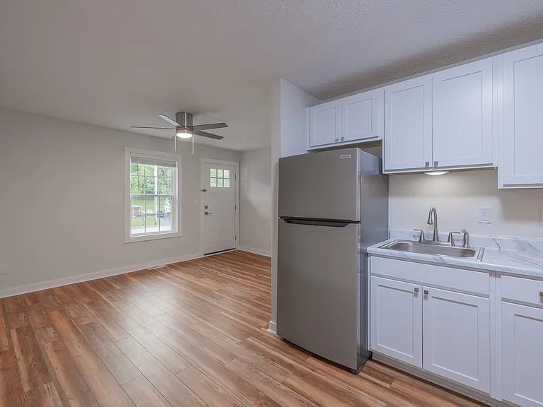 800 Rolling Hills Dr #8 — Photo 7