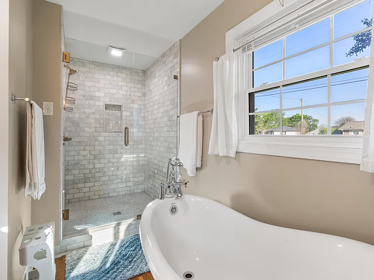 412 Roberts St — Photo 15