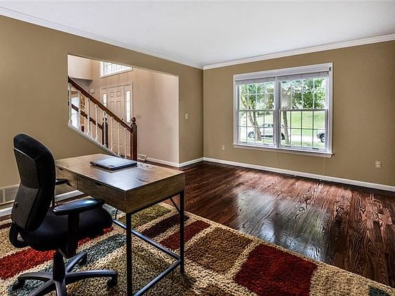5th image of 307 Waterford Ct