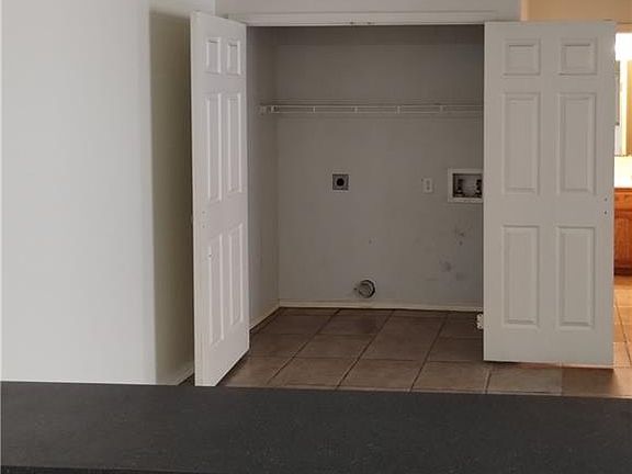 4th image of 705 S 11th St