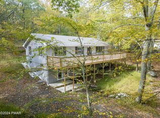 1150 Cardinal Ct, Bushkill, PA 18324