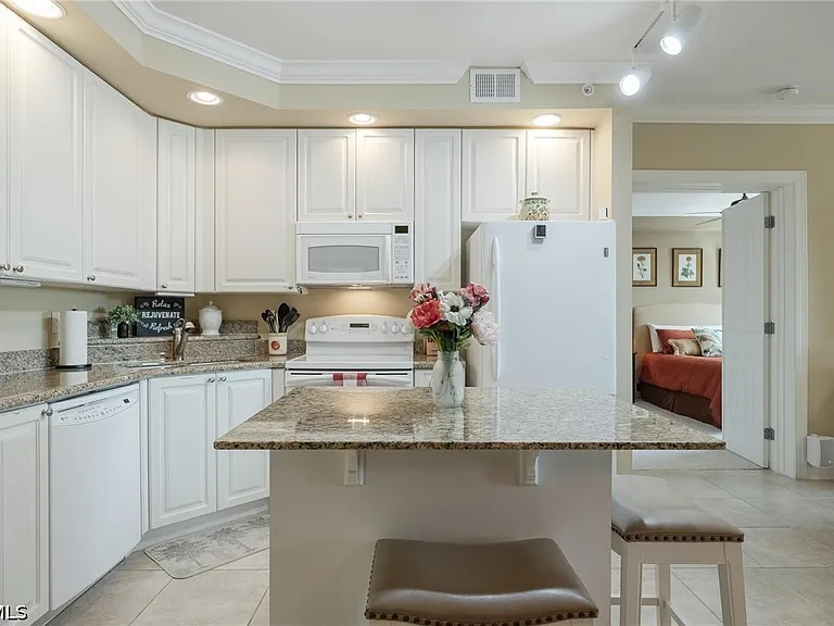 2825 Palm Beach Blvd #214 — Photo 20