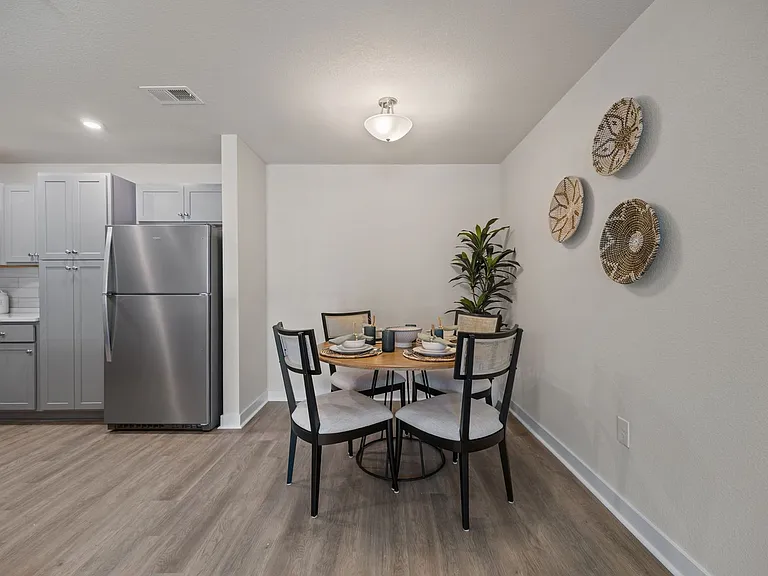 Harbor Village Apartments — Photo 34