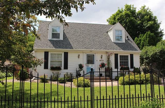 1st image of 949 Warner Ave N