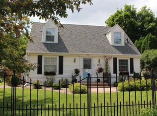 949 Warner Ave N, Saint Paul, MN 55115