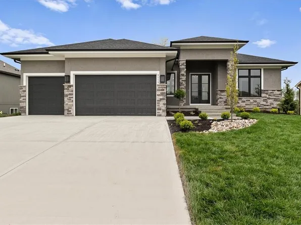 2115 SW Hook Farm Dr, Lees Summit, MO 64082