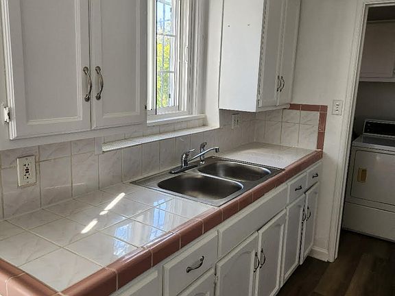 3rd image of 10008 S Gramercy Pl #10008