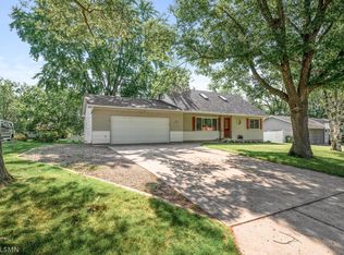 5116 Red Oak Dr, Mounds View, MN 55112