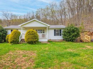 1214 Night Hawk Dr, Christiansburg, VA 24073