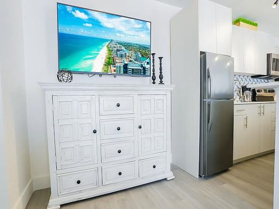5th image of 7830 Abbott Ave #7
