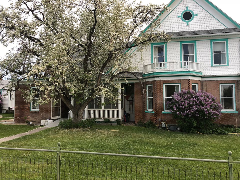 Main house. 5 bedroom 1 3/4 
