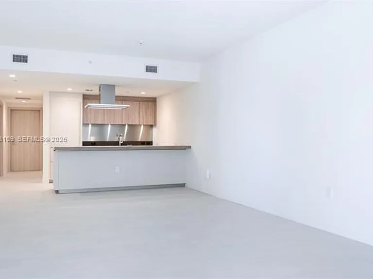 1000 Brickell Plz #CU-4205 — Photo 6