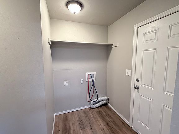 5th image of 571 Winnie Way