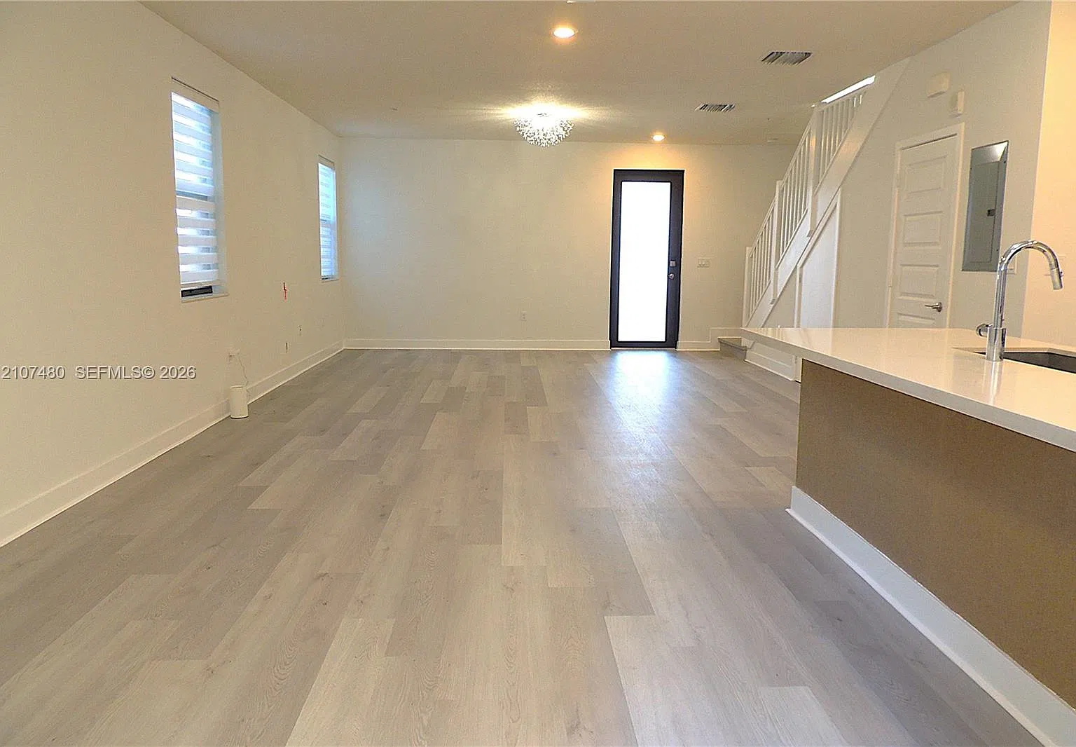 3 bed, 2.5 bath, 1429 sqft, $3,650 — Photo 3