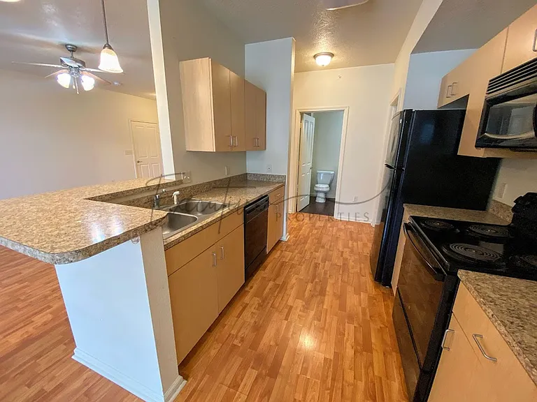 311 E Hale St — Photo 6