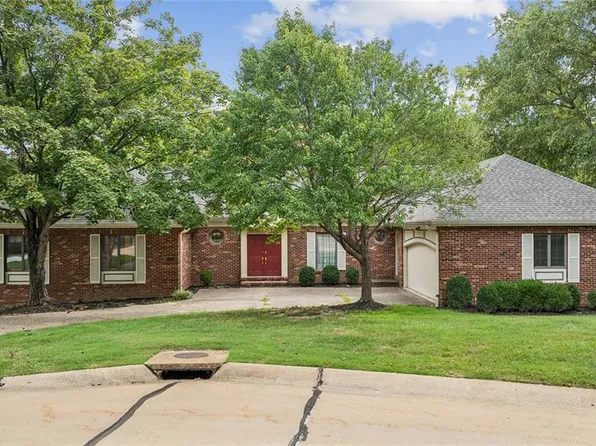13260 Tall Pine Ct, Chesterfield, MO 63017