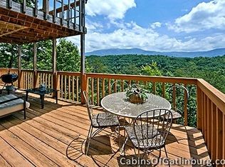 883 Sourwood Dr, Gatlinburg, TN 37738