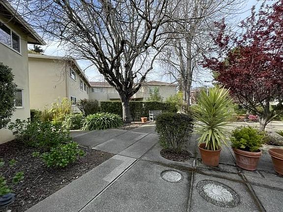 2nd image of 425 Turner Ter APT 2