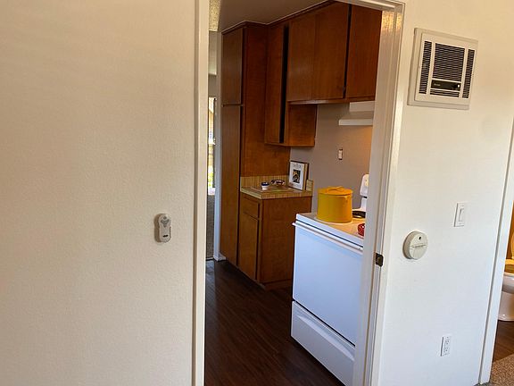 3rd image of 2851 C St