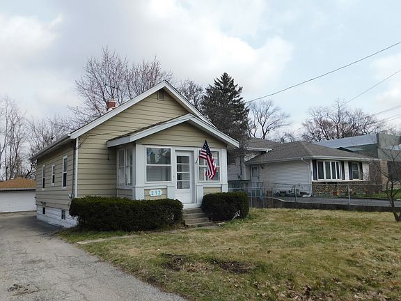 2nd image of 212 Willard Pl