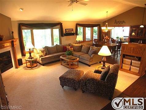 4th image of 870 Mid Bluff Dr
