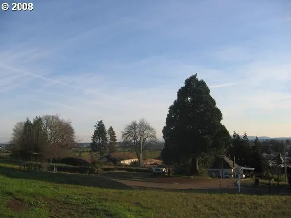 5947 1/2 Riverbanks Rd, Grants Pass, OR 97527