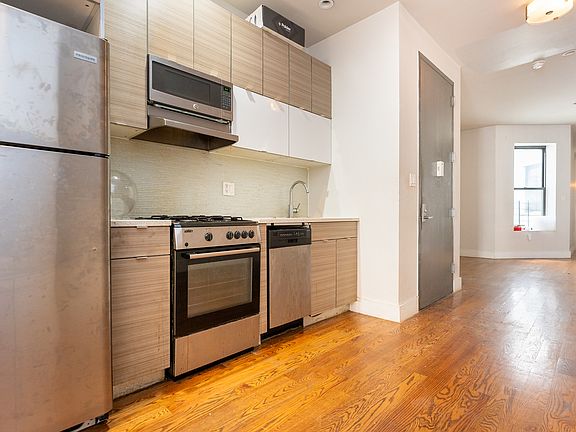3rd image of 102 Rogers Ave APT 2