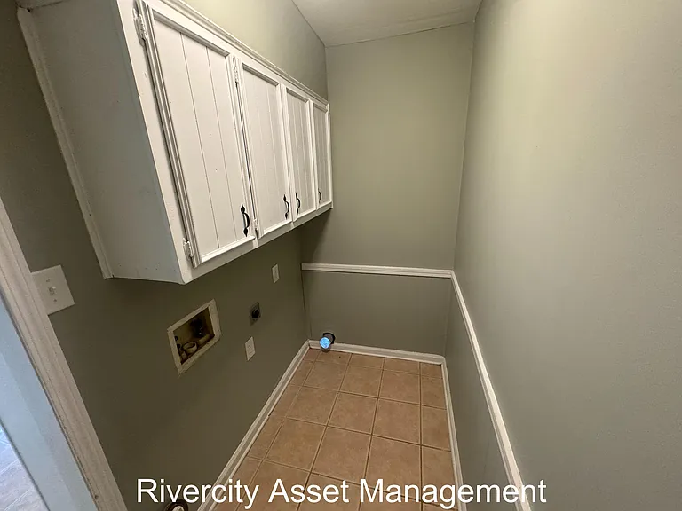 4942 Foxhall Dr — Photo 6