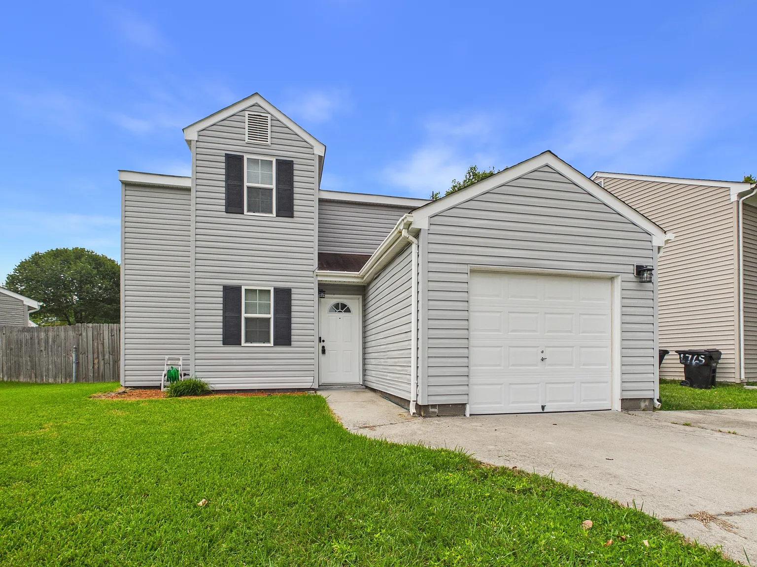 3 bed, 1.5 bath, 1284 sqft, $2,595 — Photo 3