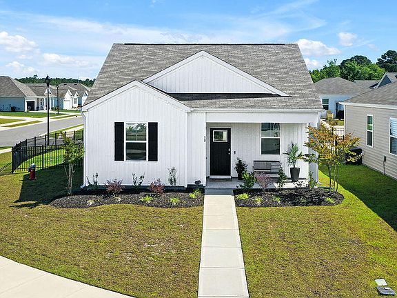 4th image of 50 Roanoke Drive