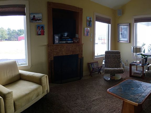 4th image of 267 E Middle St
