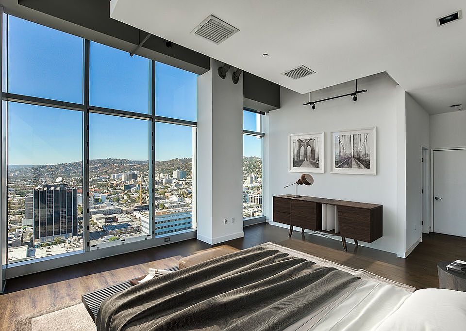 1st image of 1480 Vine St #2729775