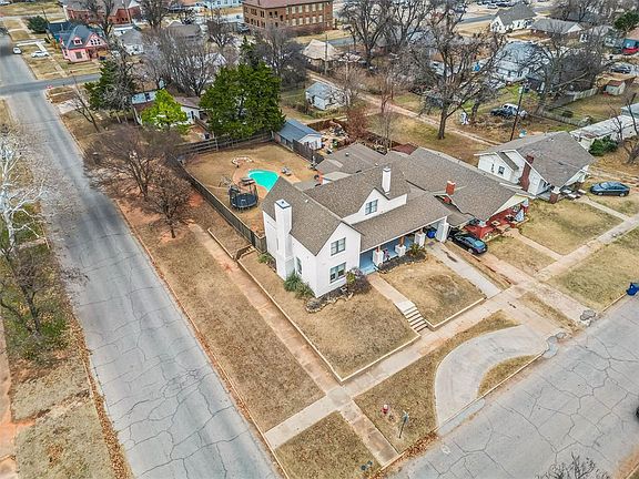 3rd image of 628 W Dakota Ave