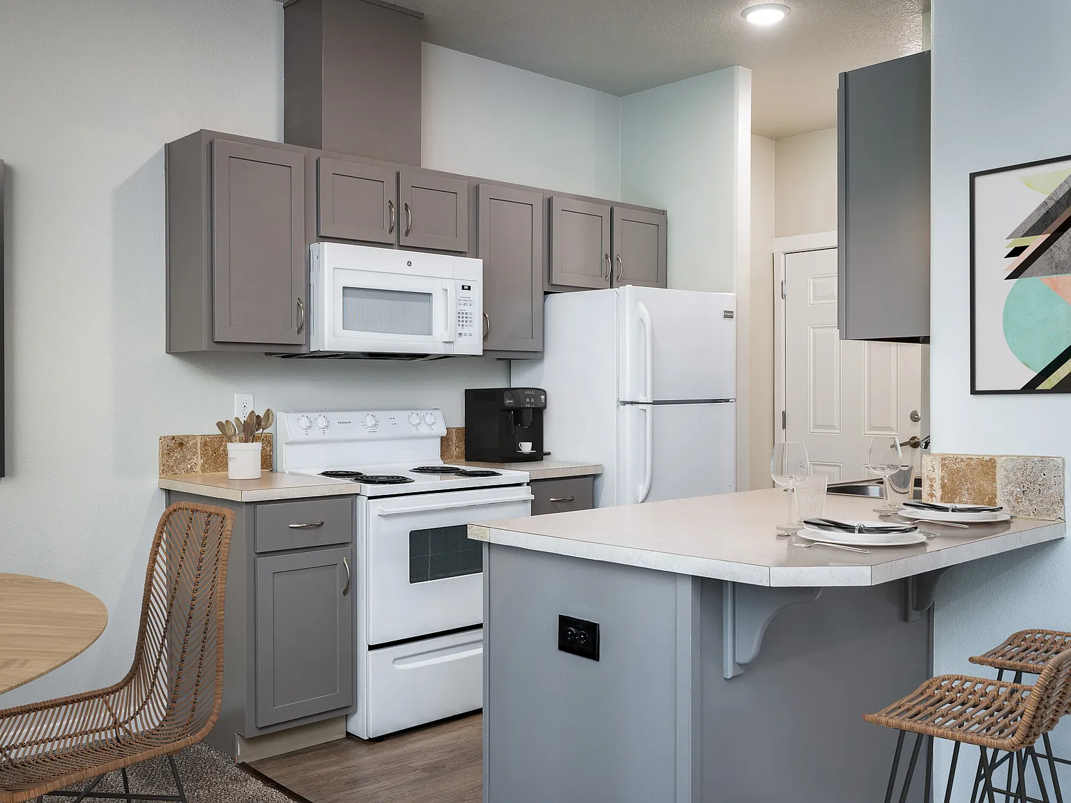 Leverich Apartments — Photo 1