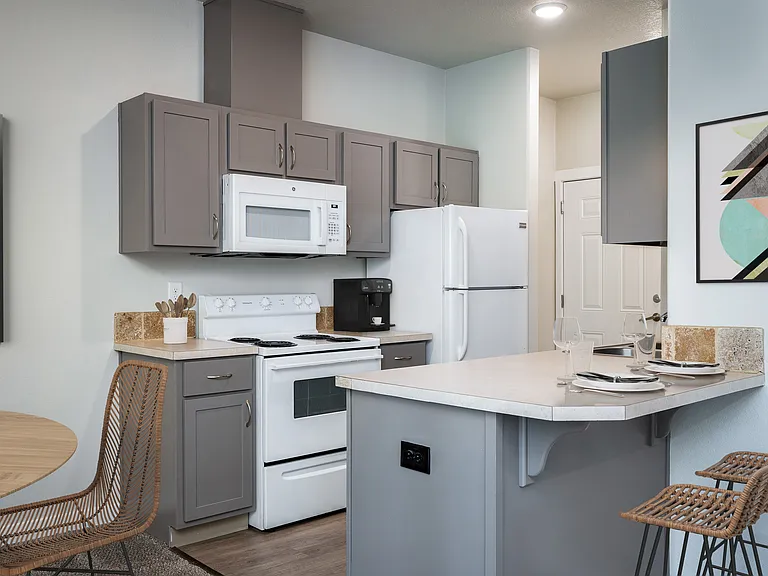 Leverich Apartments — Photo 1
