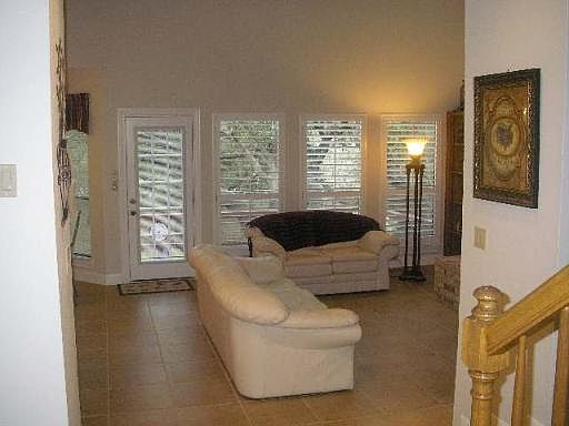 4th image of 8822 QUEEN HEIGHTS 2184 SF