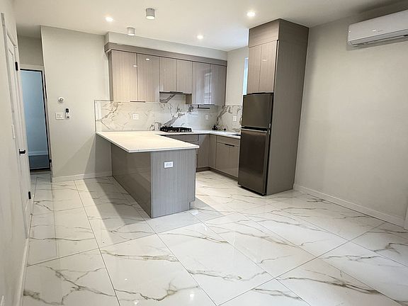 5th image of 3981 49th St #1